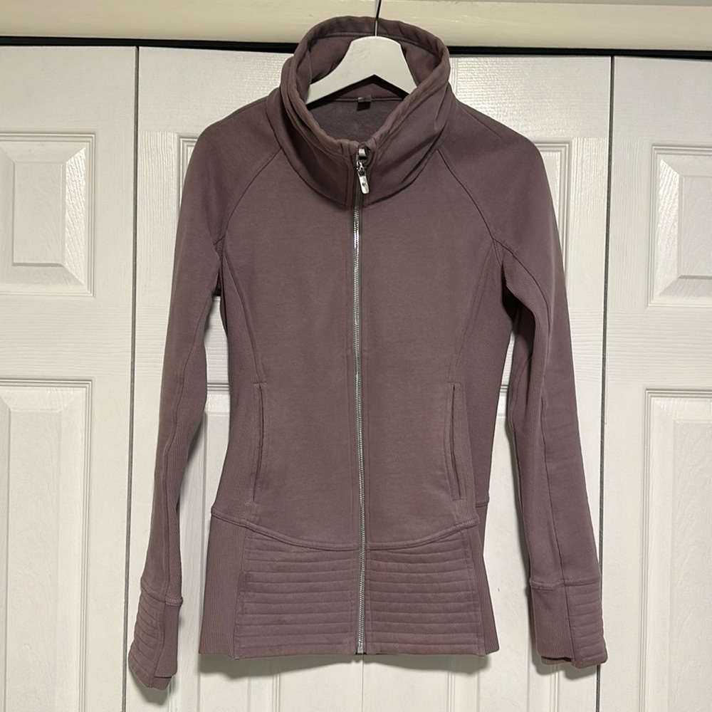 Lululemon zip-up size 6